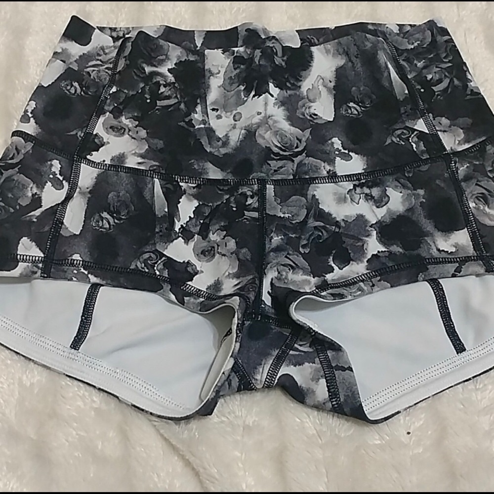 Size 4 Lululemon short